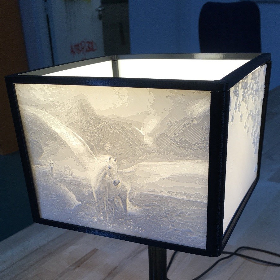 abat-jour-lithophanie-carr-imprim-en-3d-fabriqu-avec-une
